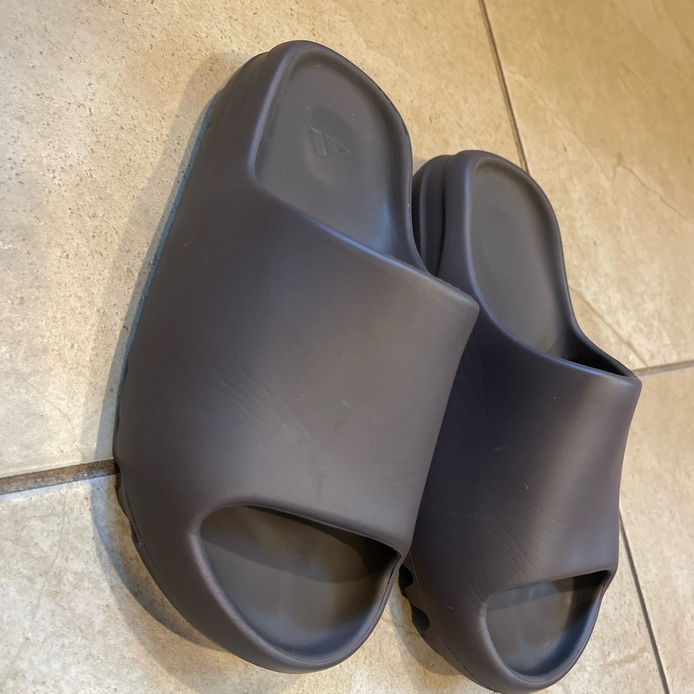 Black Yeezy Slides Size 6